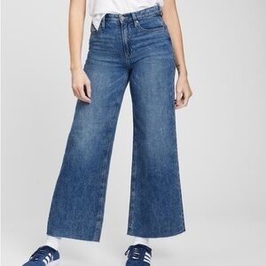 GAP High Rise Wide Leg Raw Hem Crop Jeans sz 8 / 29 Regular in Medium Wash